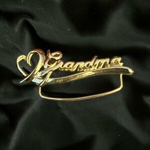 Vintage KIS hold tone Grandma charm holder brooch